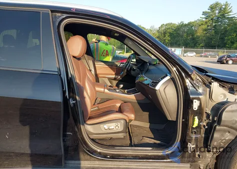 2021 BMW X5 xDrive40I z USA, uszkodzony, nr VIN 5UXCR6C09M9D76586